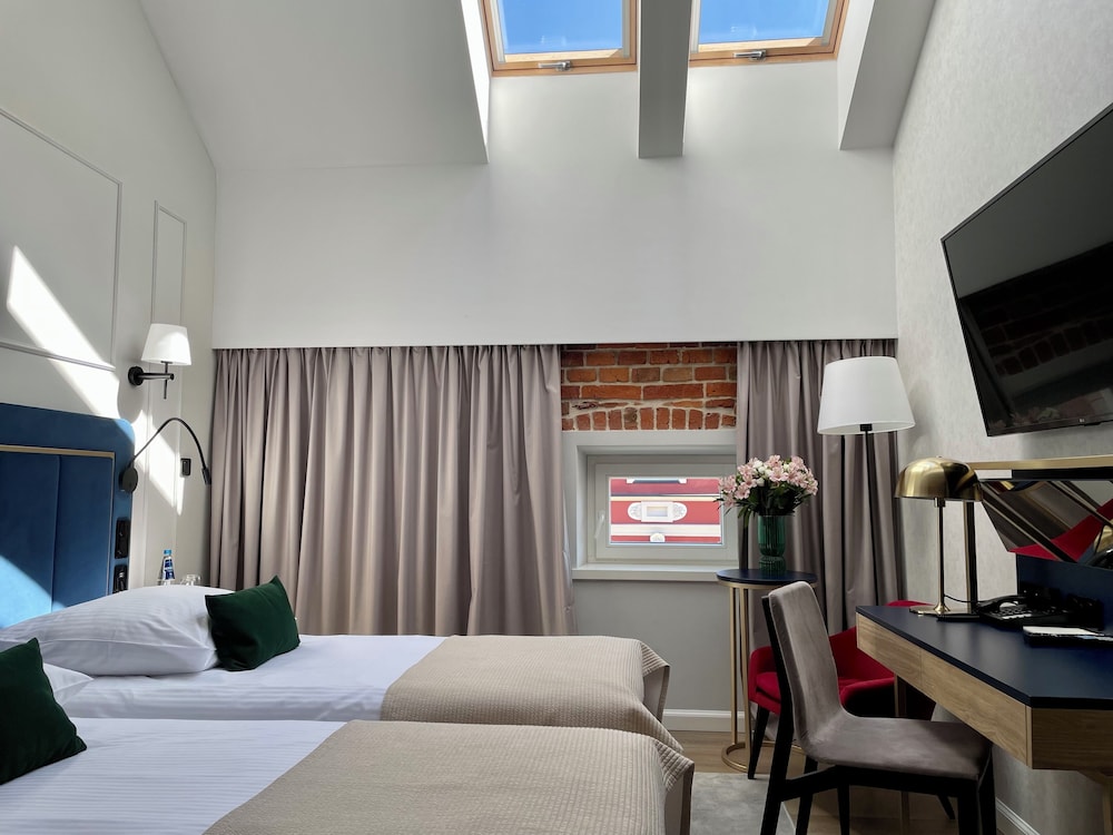 Hotel Golden Queen 6/50