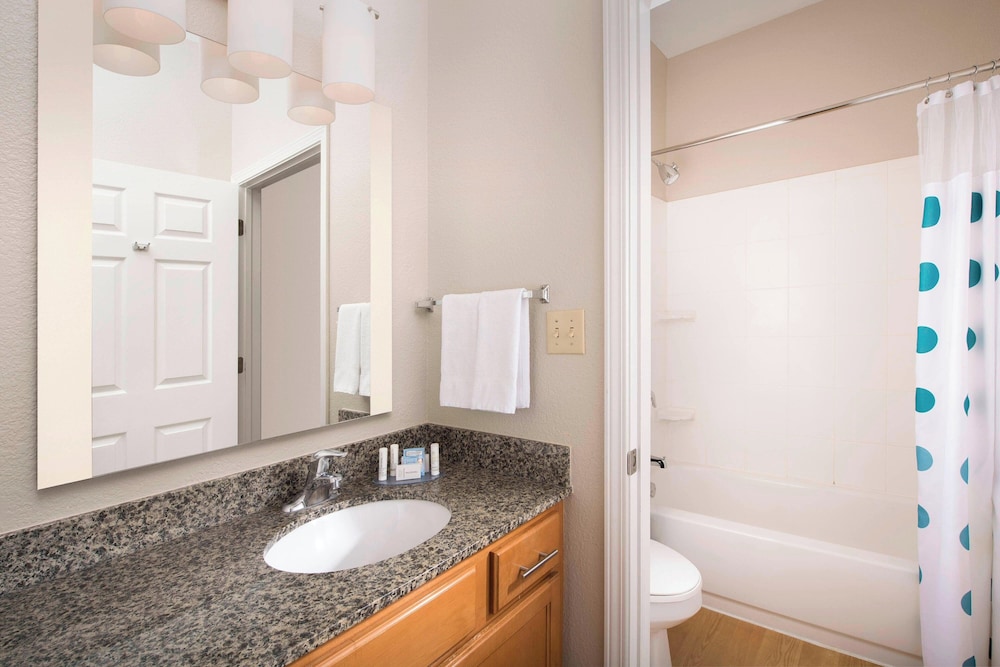 جناح بسرير كوين بغرفة نوم واحدة مع أريكة لذوي الإعاقة، TownePlace Suites by Marriott Albuquerque Airport 5/10