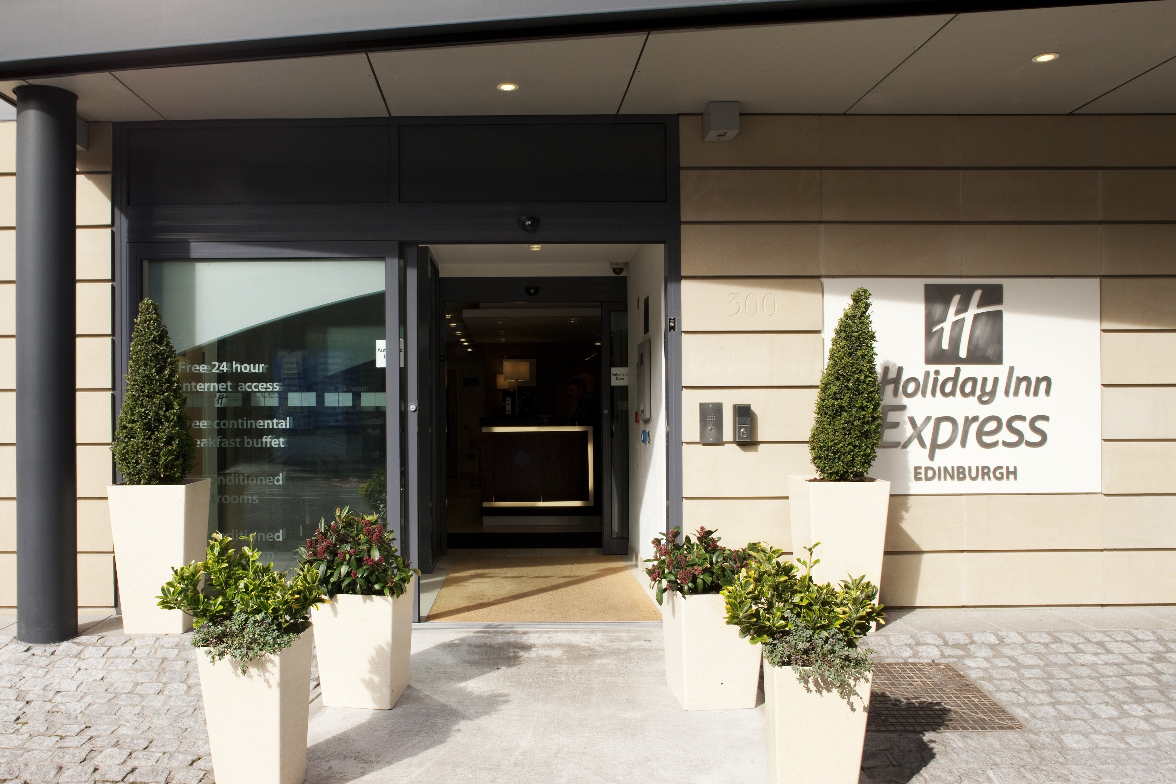 Holiday Inn Express Edinburgh Royal Mile 4/77