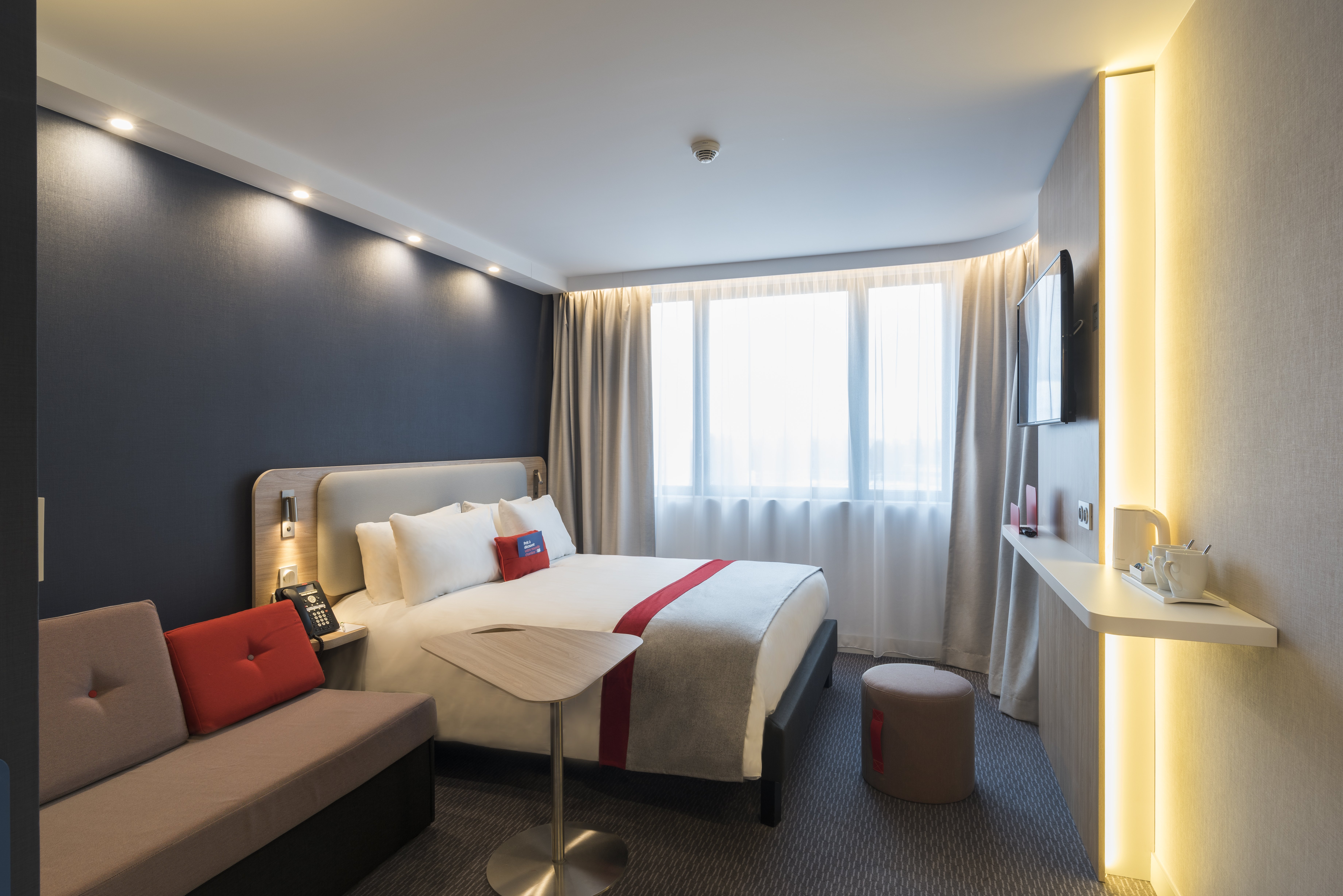 HOLIDAY INN EXPRESS PARIS - CDG AIRPORT 20/70