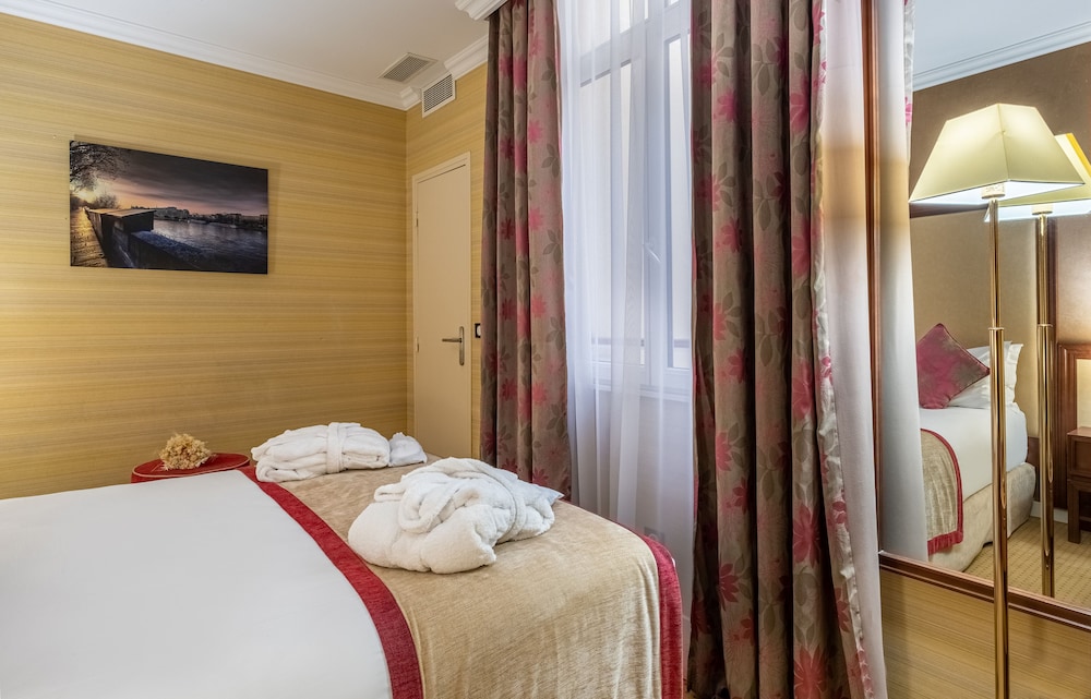 Hotel Saint Honore 29/35