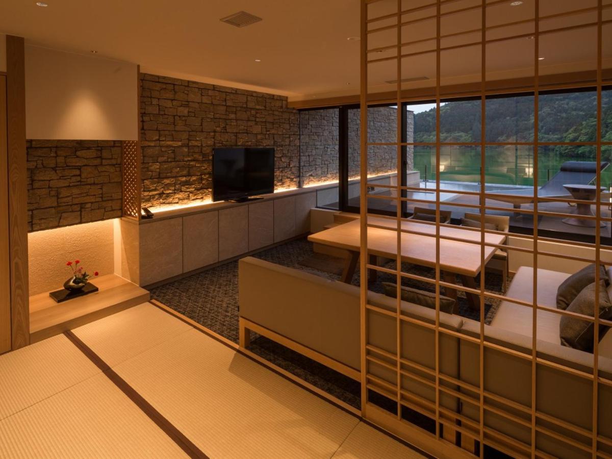 Japanese Western, Outdoor Bath