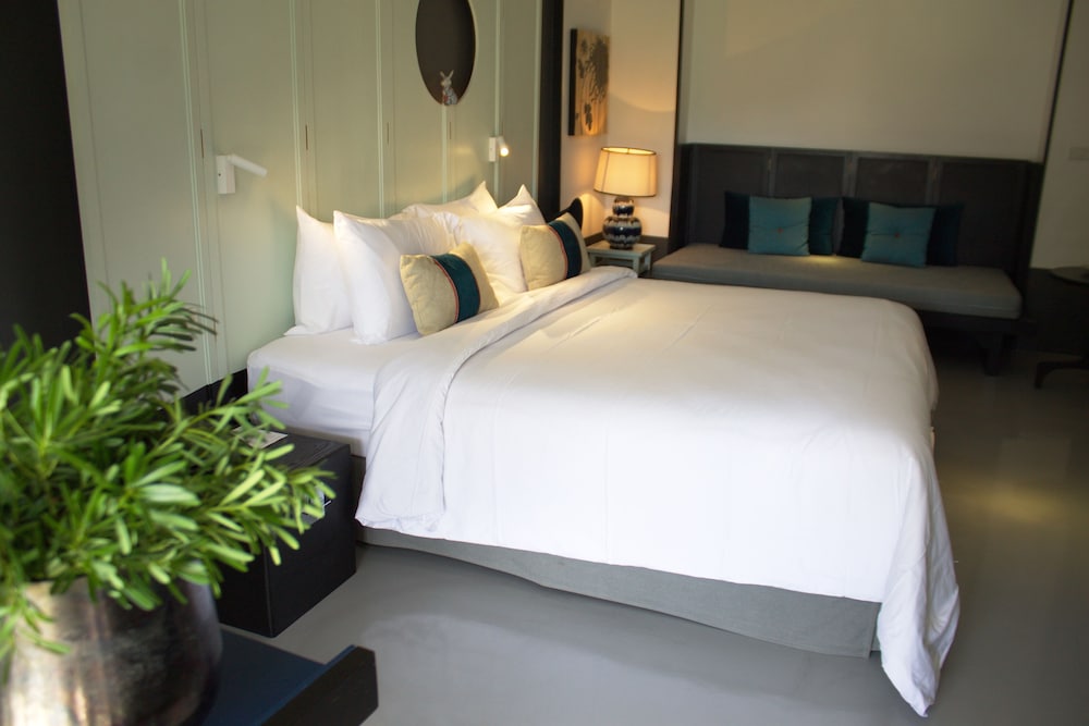 HOTEL DES ARTISTS PING SILHOUETTE 18/58