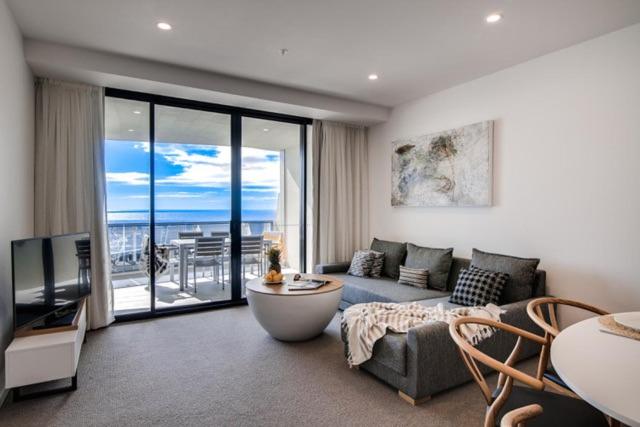 2 Bedrooms, Apartment, King Bed, Ocean Front, Low Floor