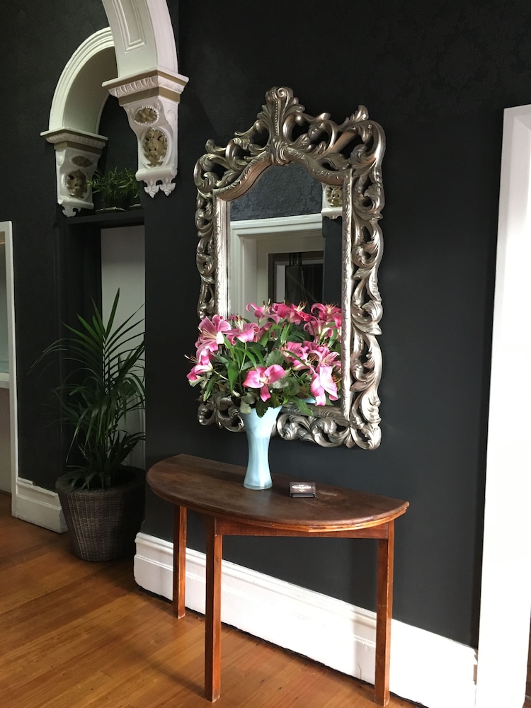 The Grand Hotel Healesville 4/47