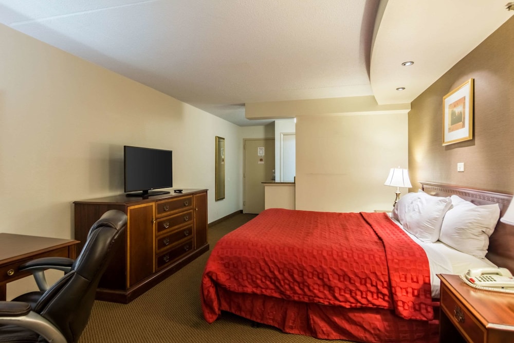 The Plaza Inn & Suites 16/28