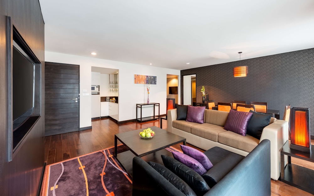 RADISSON SUITES BANGKOK SUKHUMVIT 44/73