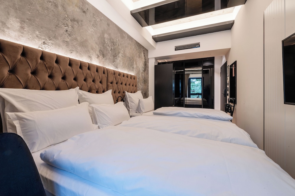 COMFORT, TRIPLE