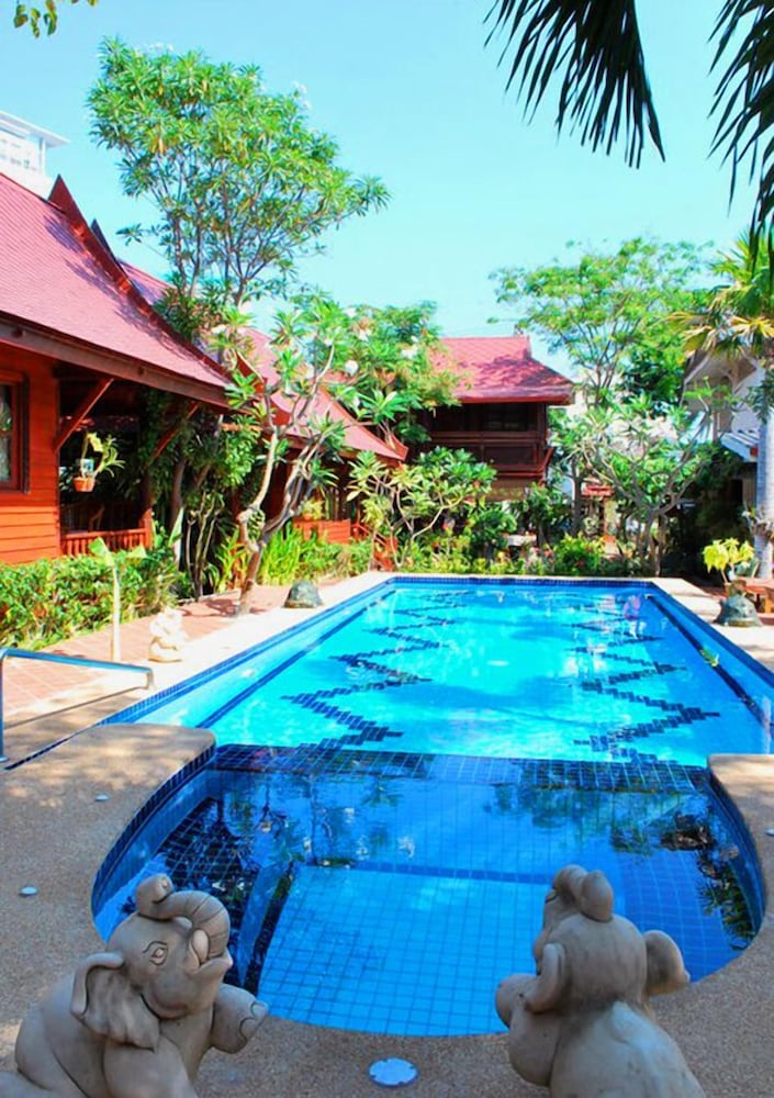 Ruen Kanok Thai House 30/33