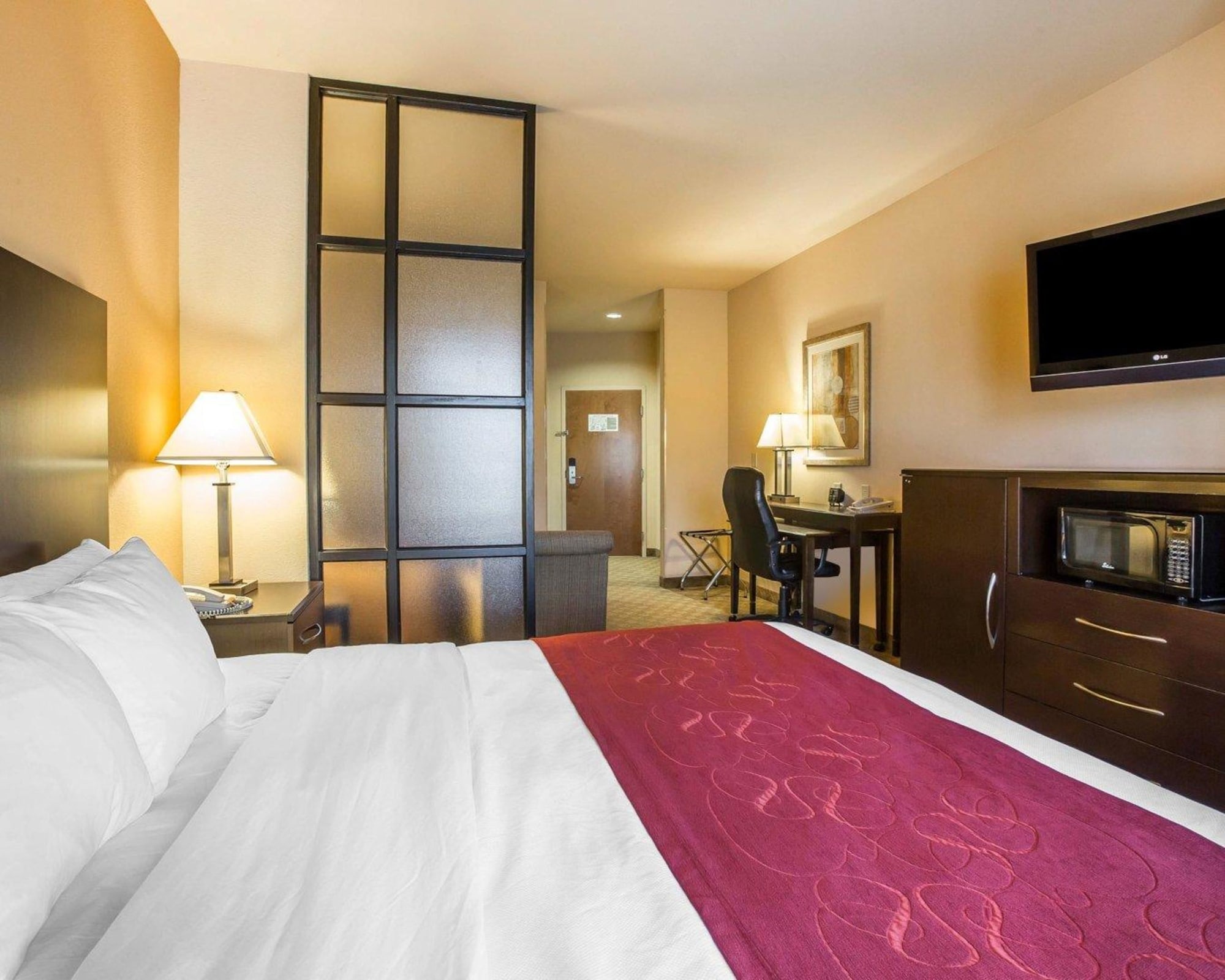 SUITE, KING BED