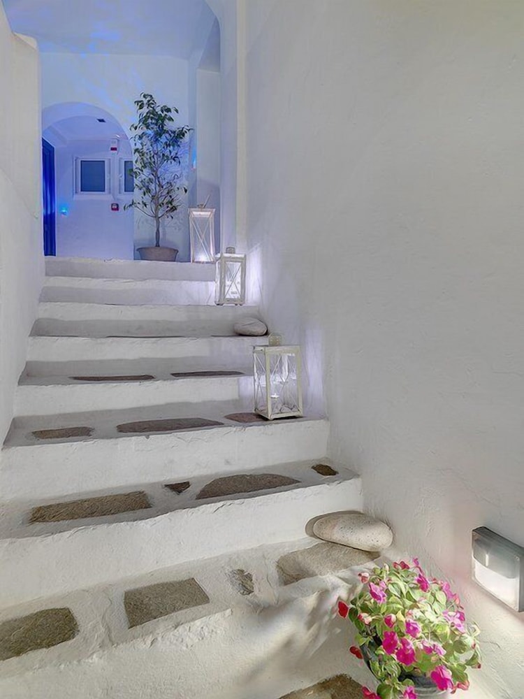Iria Beach art hotel 4/69