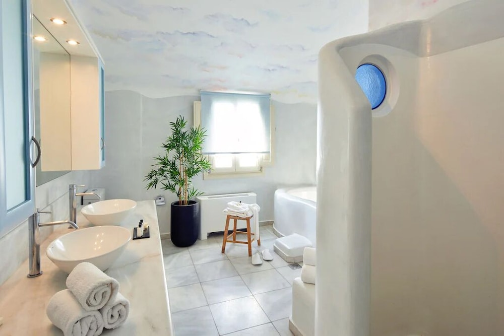 La Maison Luxurious Living 9/32