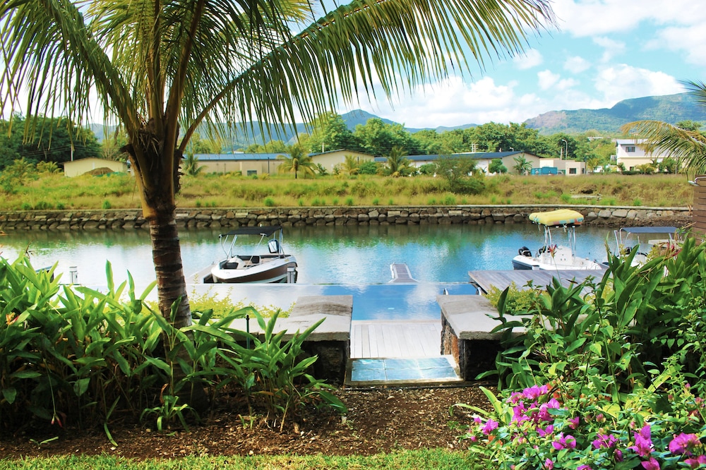 West Island by Horizon Holidays 70/76