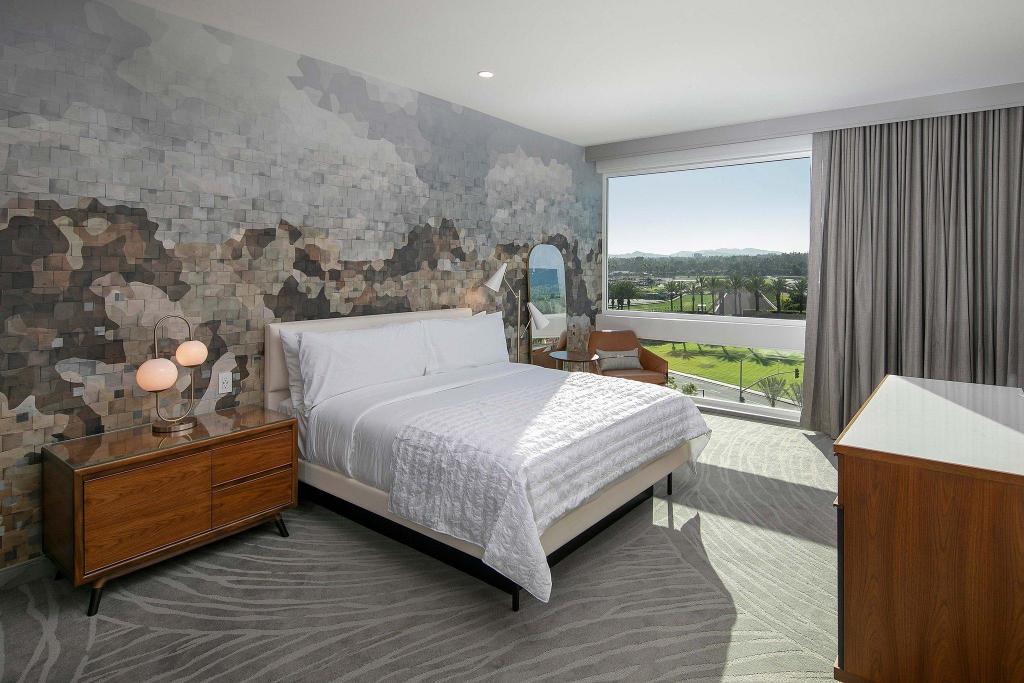 1 Bedroom, Huntington, Suite, King Bed, Sofa
