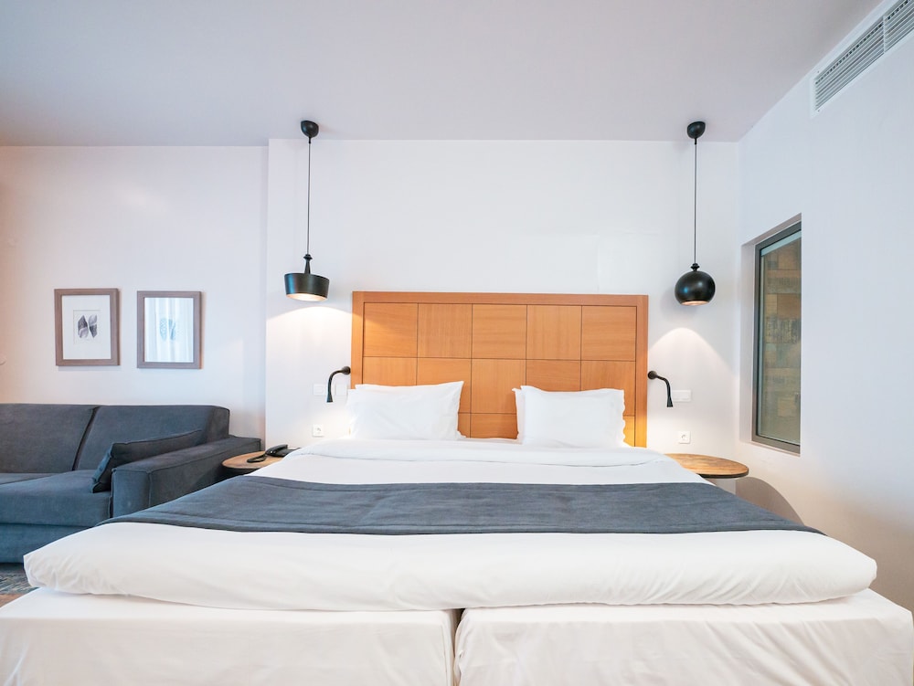HEPHAESTUS, COCO MAT, SUITE, SEA FRONT