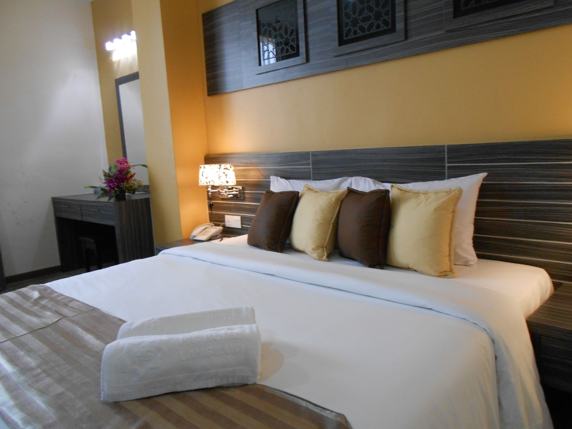 DELUXE, SUITE, HILL VIEW