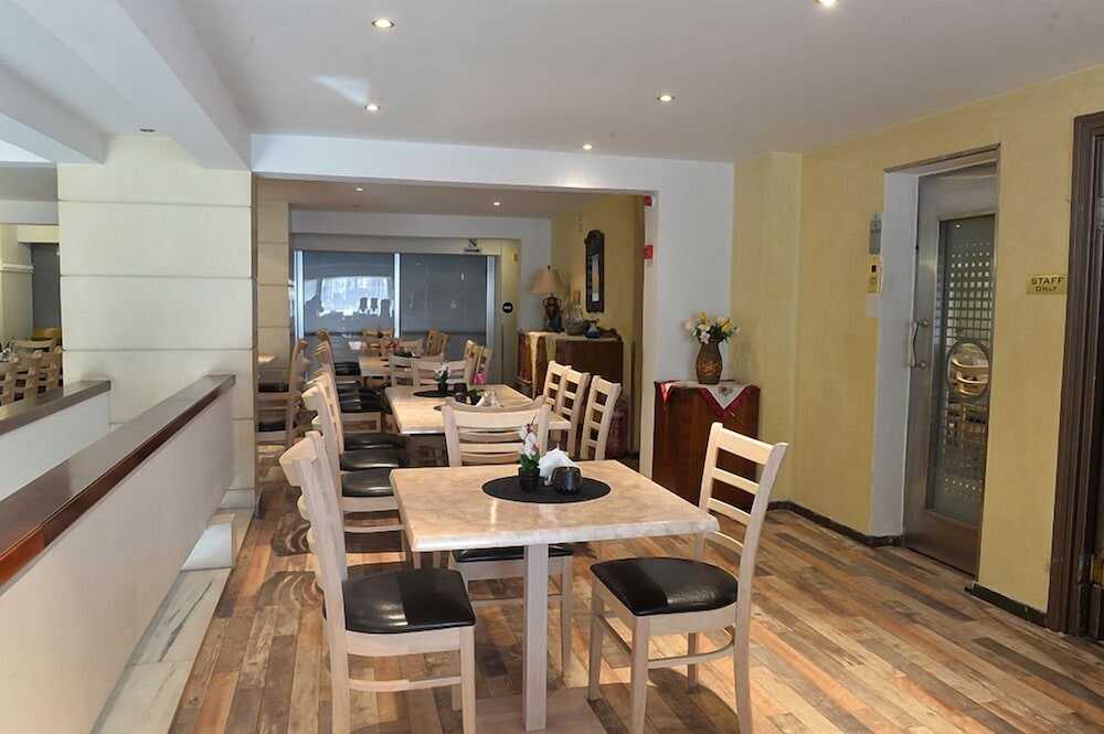 Ephira Hotel 38/56