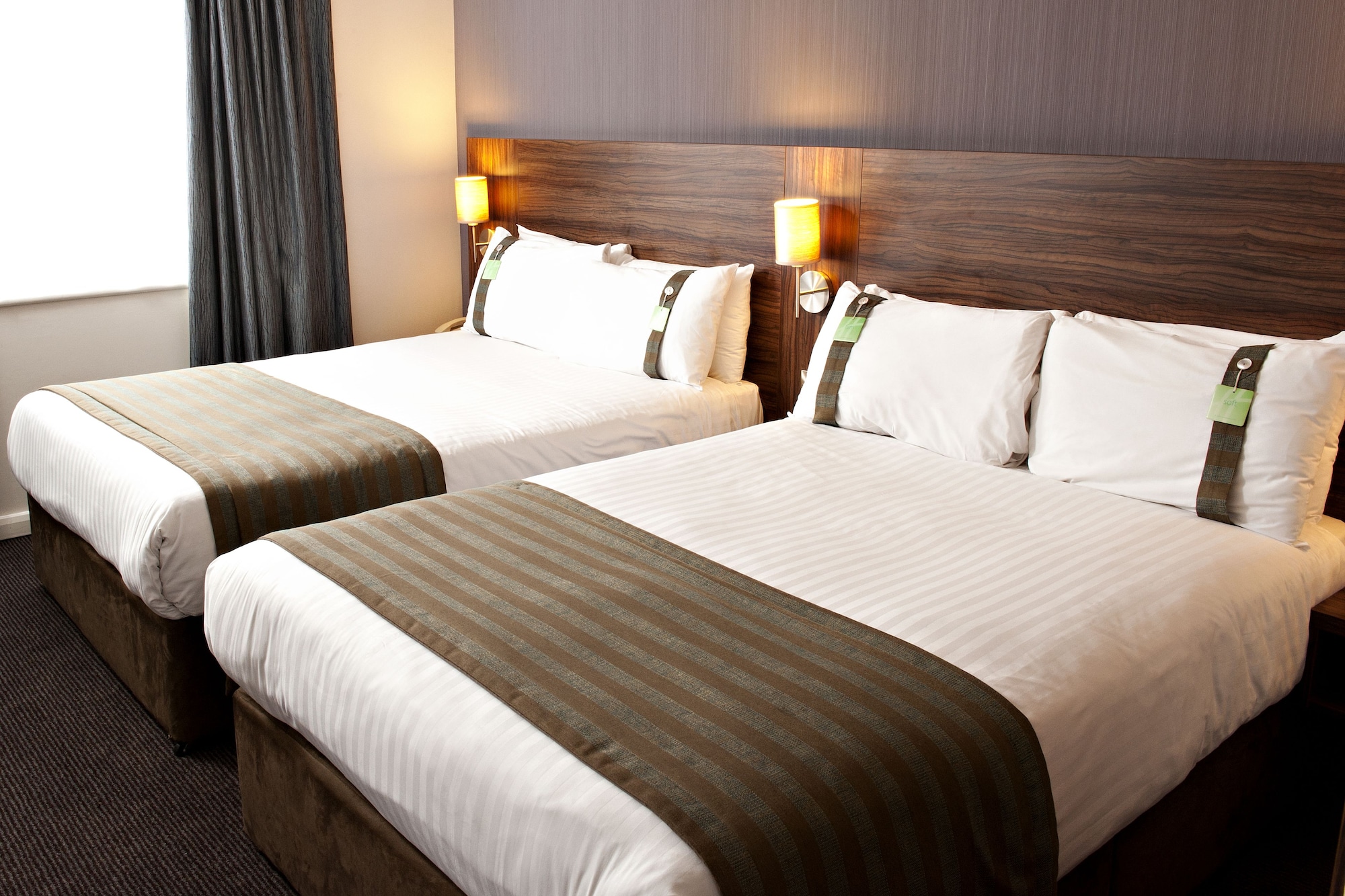 STANDARD, 2 DOUBLE BEDS