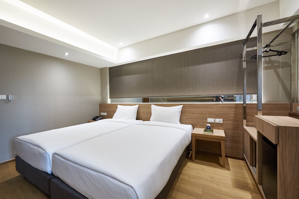 Almas Hotel Bangkok 27/65