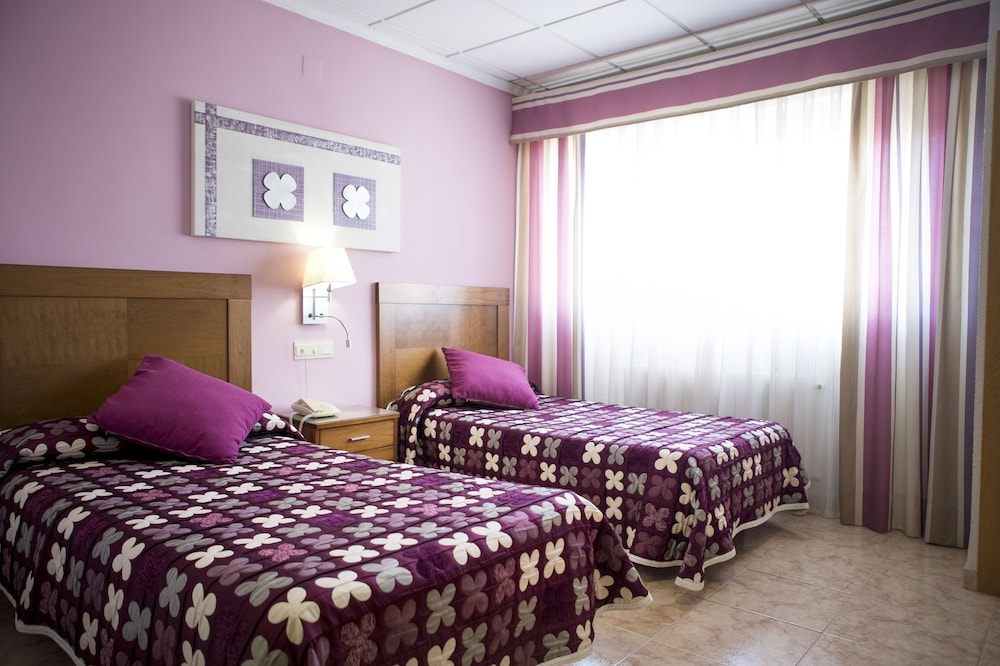ROOM, TRIPLE
