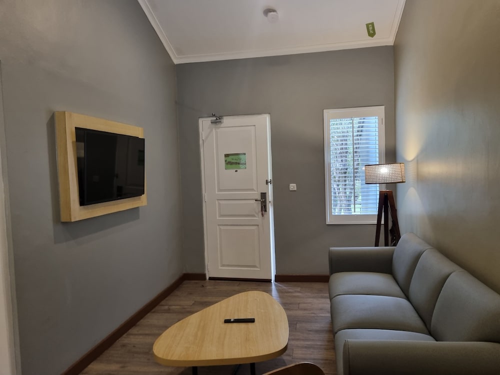 Pesona Alam Resort & Spa 25/50