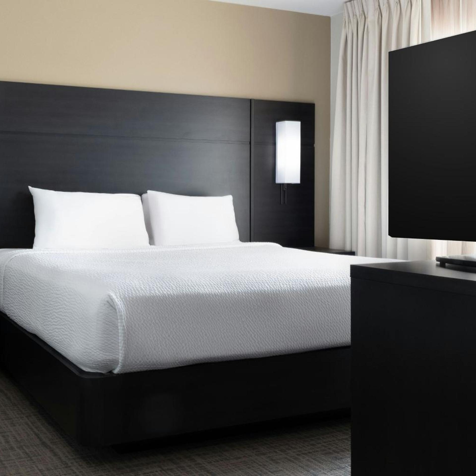 Studio, Suite, King Bed, Sofa, Bathtub, Accessible
