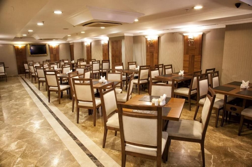 Aven Hotel 53/60