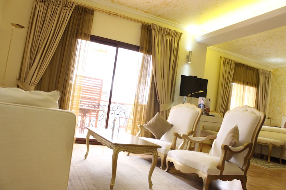 Particular Destiny Suites 14/50