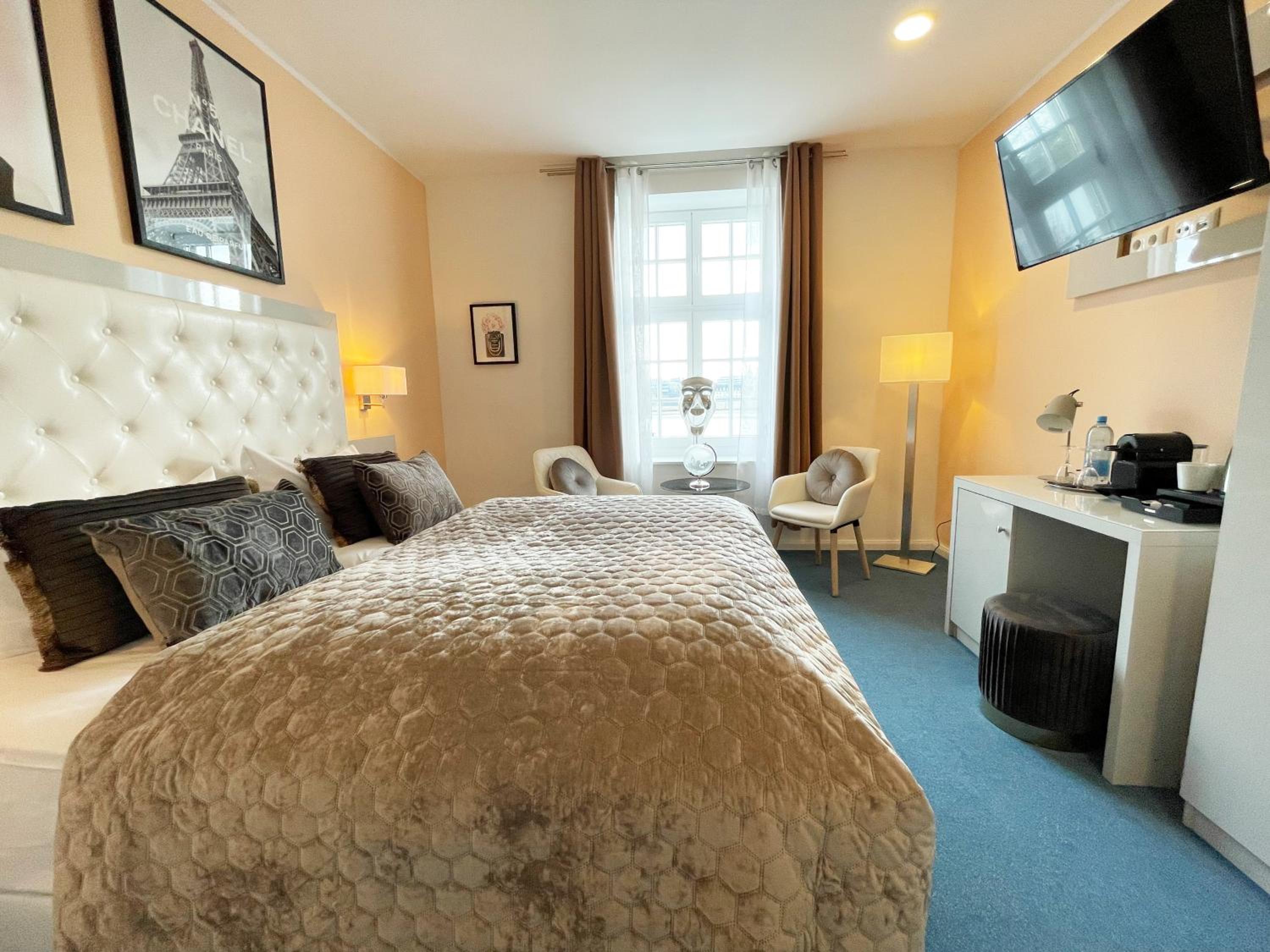 غرفة كبيرة بسرير مزدوج بإطلالة على النهر، Rhein Hotel St.Martin 7/10
