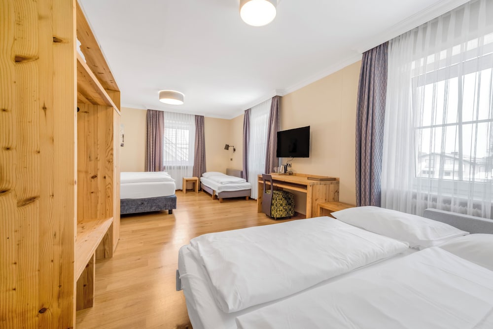SUPERIOR, QUADRUPLE, QUEEN BED, SOFA, COURTYARD AREA