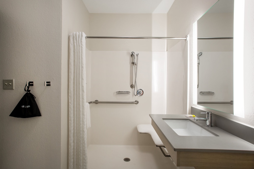 Candlewood Suites Apex Raleigh Area 50/50