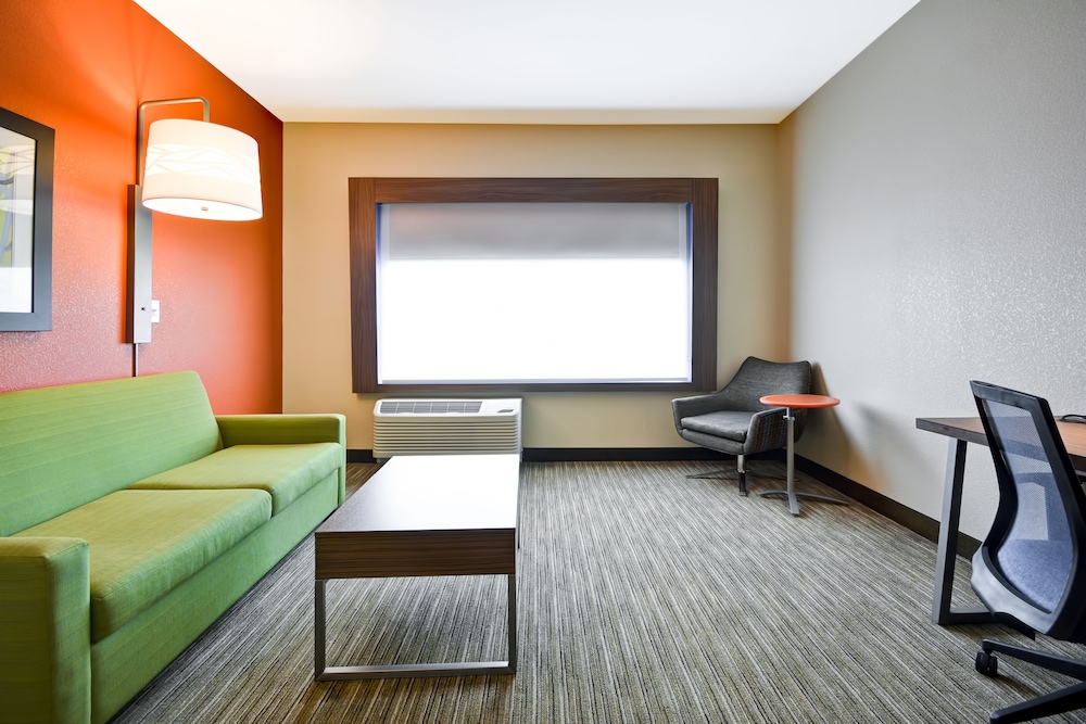 HOLIDAY INN EXPRESS EVANSVILLE 41/61
