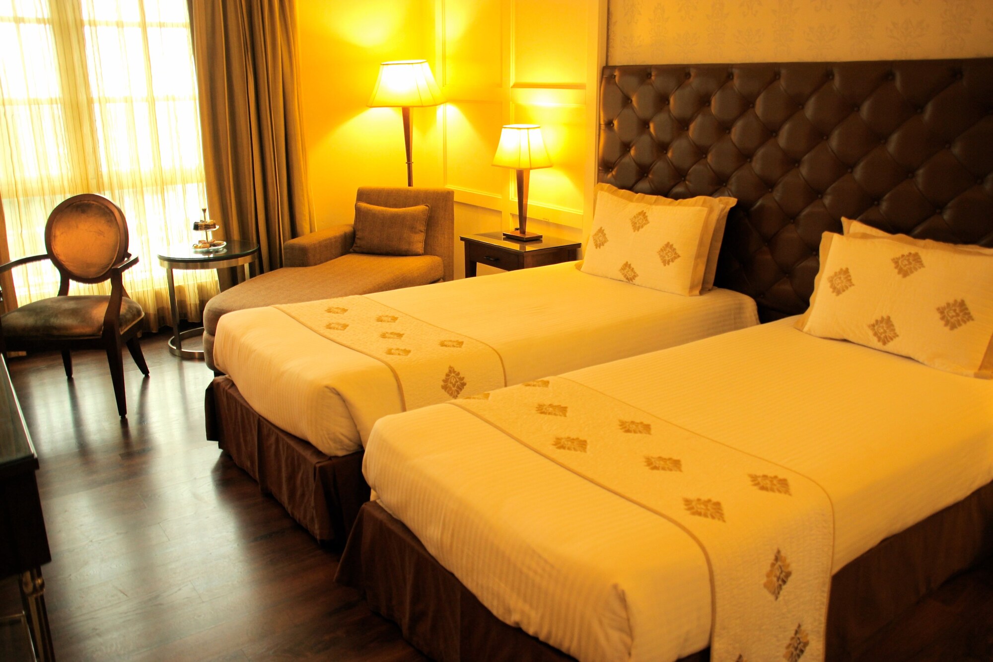 Contemporary, Queen Bed