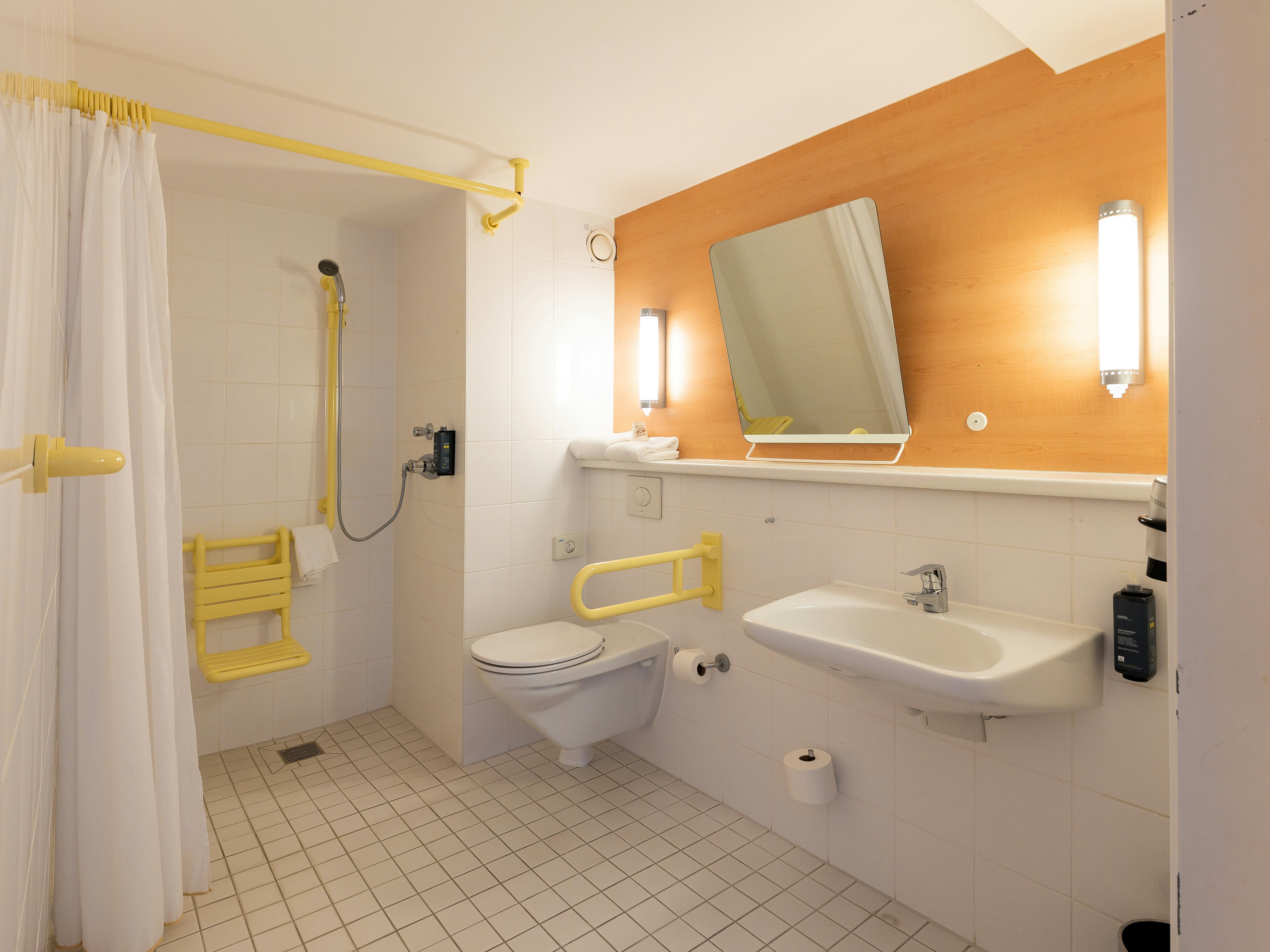 B&B Hotel Duisburg Hbf-Nord 30/30