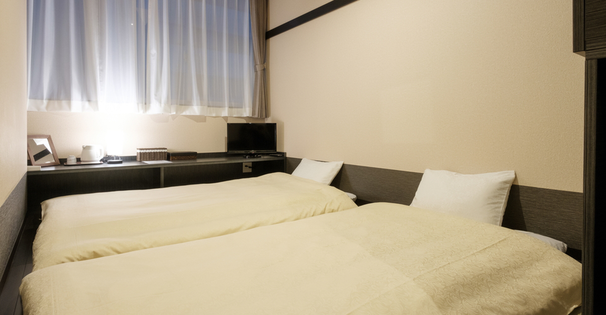 JAPANESE, TWIN BEDS