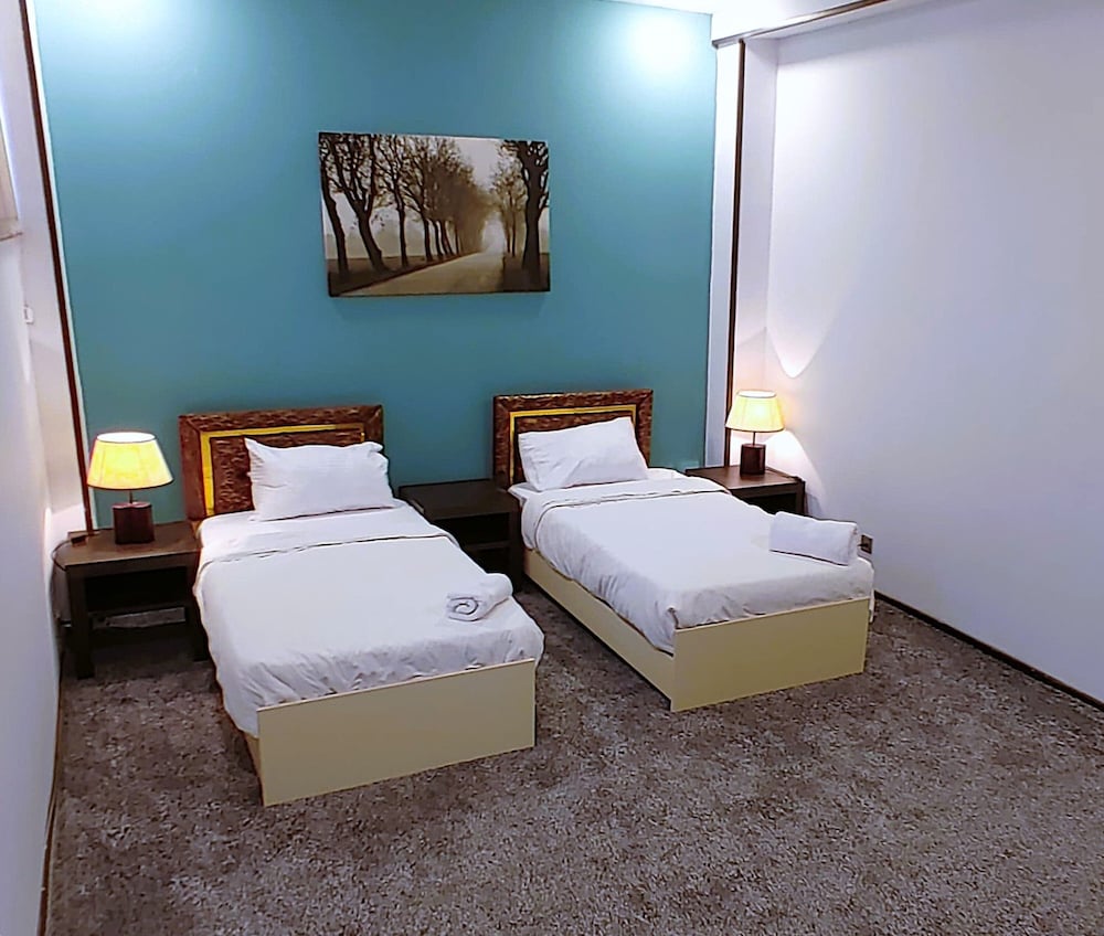 SUITE, QUADRUPLE