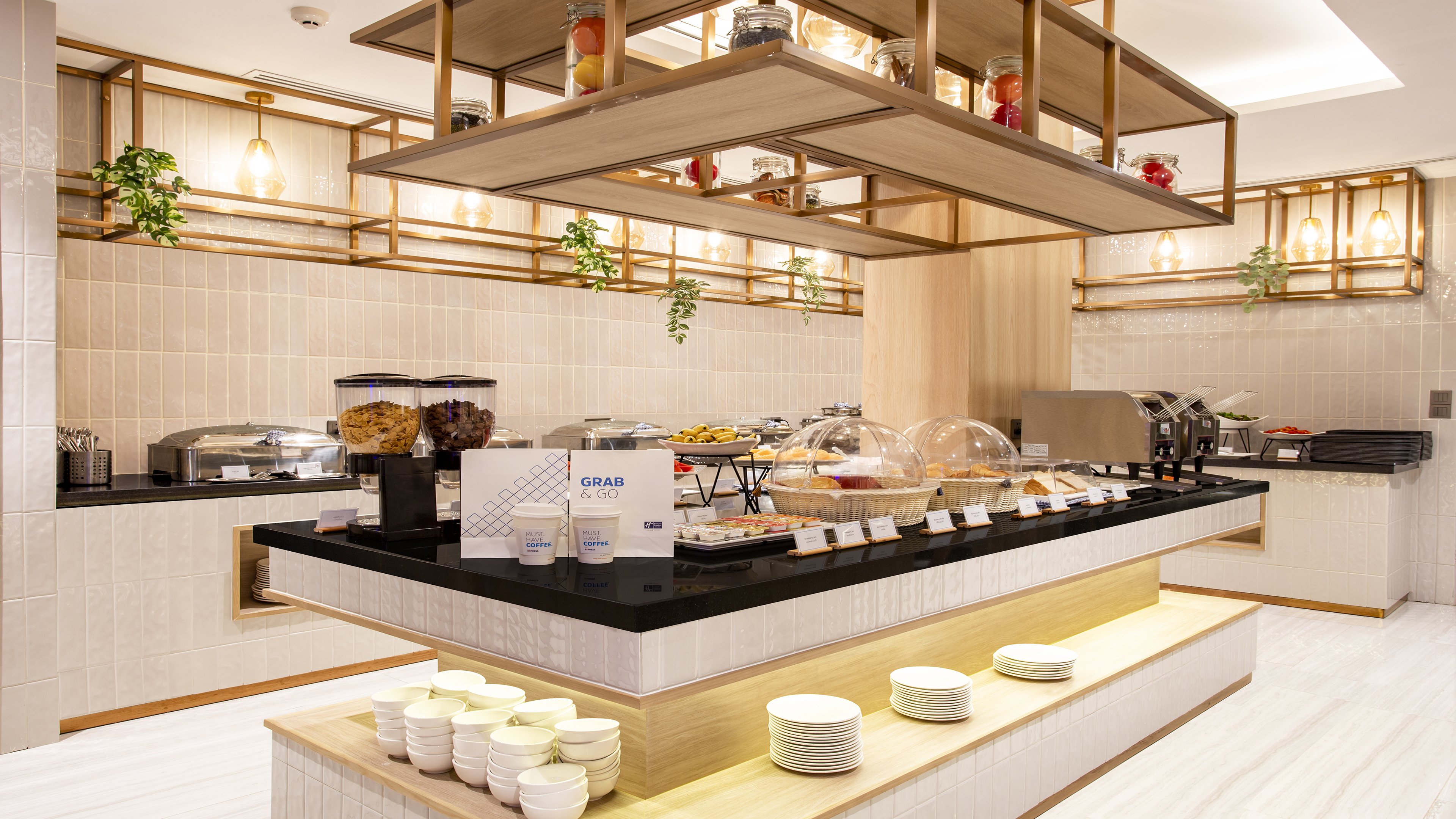 Holiday Inn Express & Suites Bangkok Central Pier 4/38