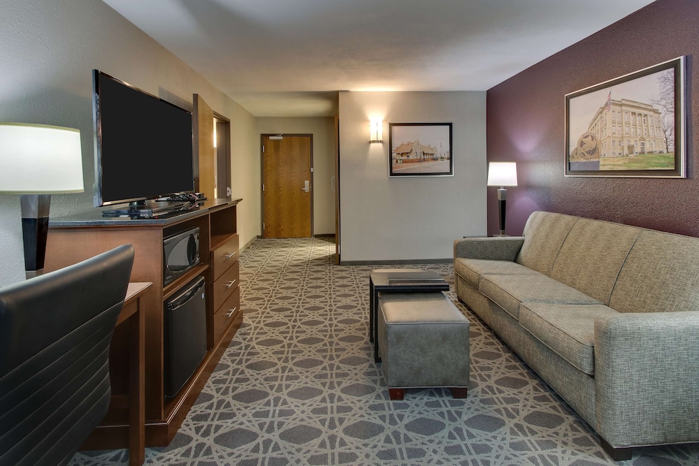 Drury Inn and Suites Poplar Bluff 31/48