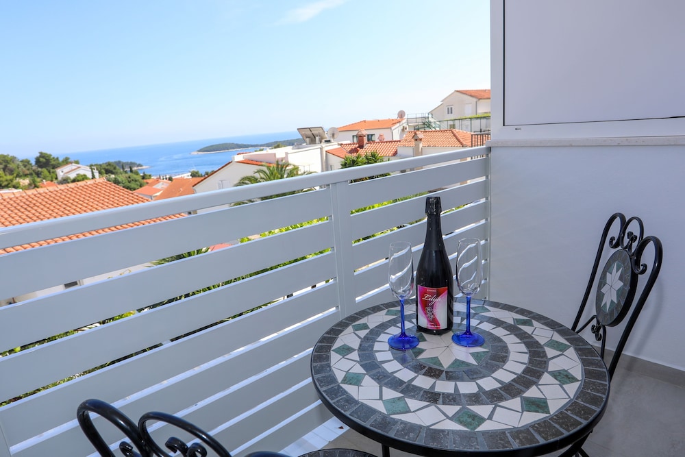 Stella Maris Hvar - Sea View Rooms with Balcony 12/15