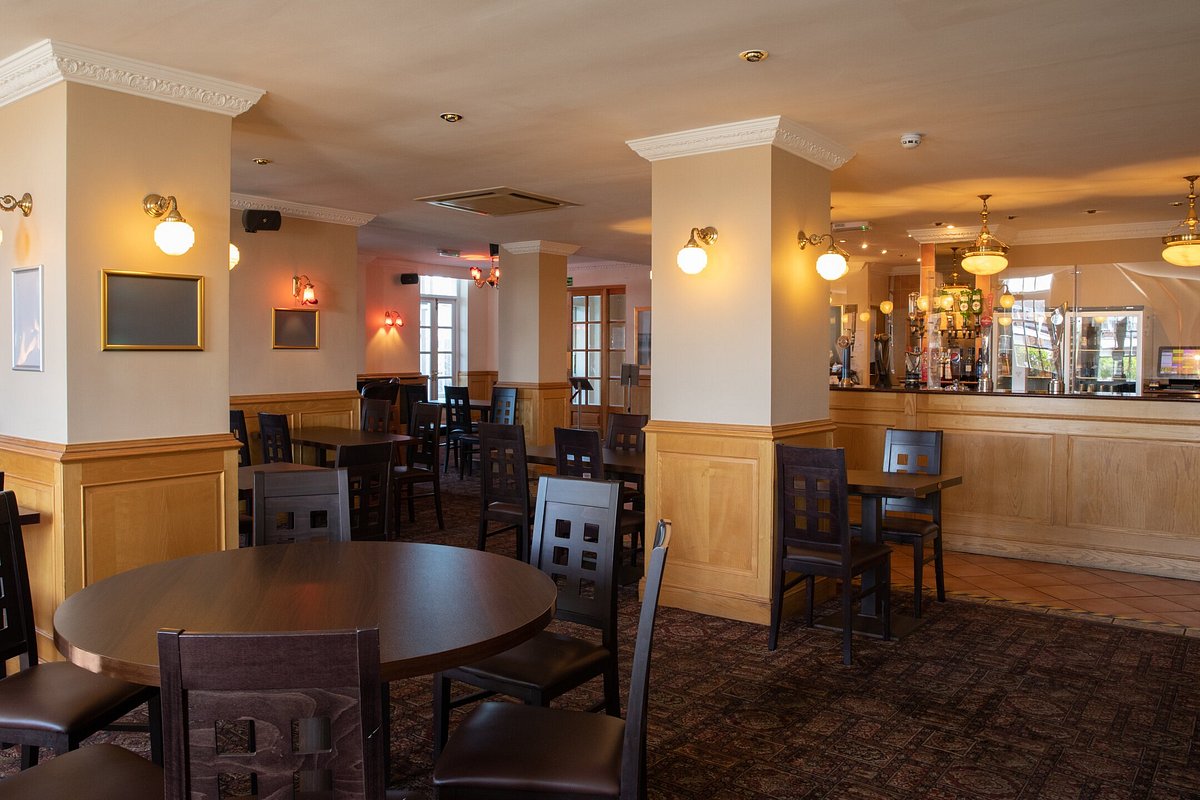 The Royal Hotel 31/49