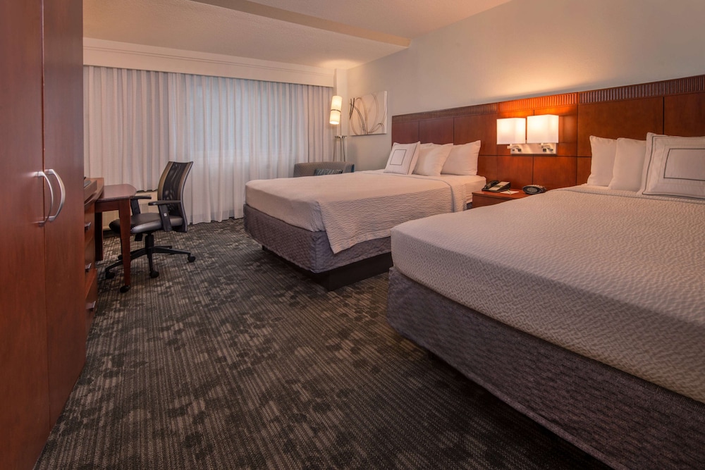 Sonesta Select Arlington Rosslyn 7/40
