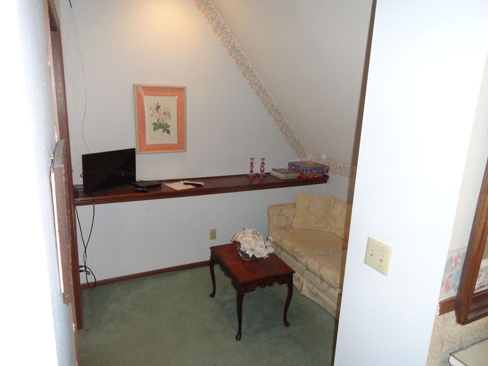 Victorian Inn Bed and Breakfast 2/29