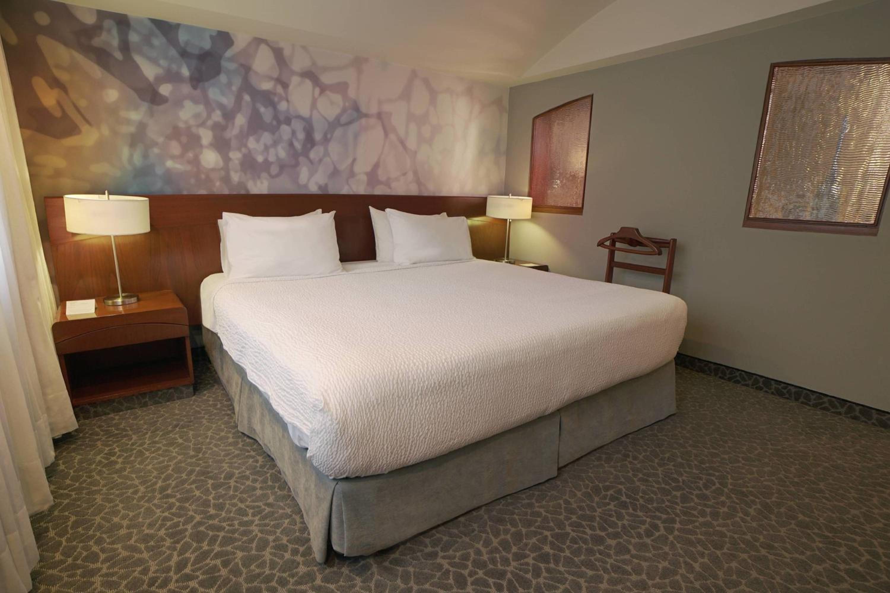 2 Bedrooms, Master, Suite, 2 King Beds, Jetted Tub
