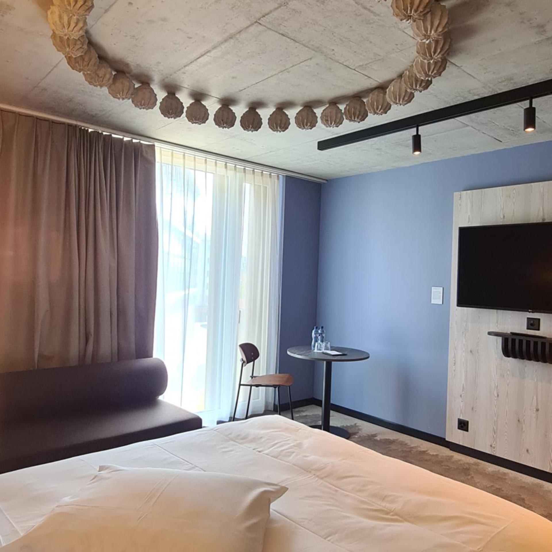 غرفة كلاسيكية سوبيريور بسرير كوين مع أريكة، Mercure Hotel Delemont 5/10