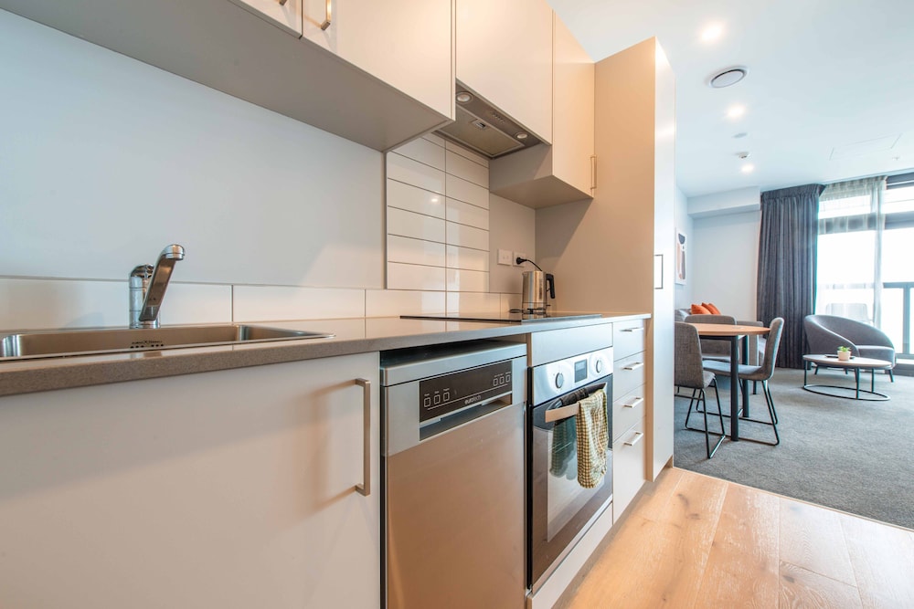 Ramada by Wyndham Newmarket Auckland 50/50
