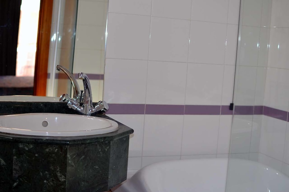 Sabra Hotel 33/35