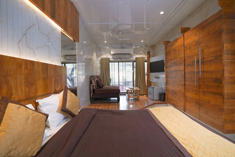 HOTEL KUMAR PLAZA 14/50