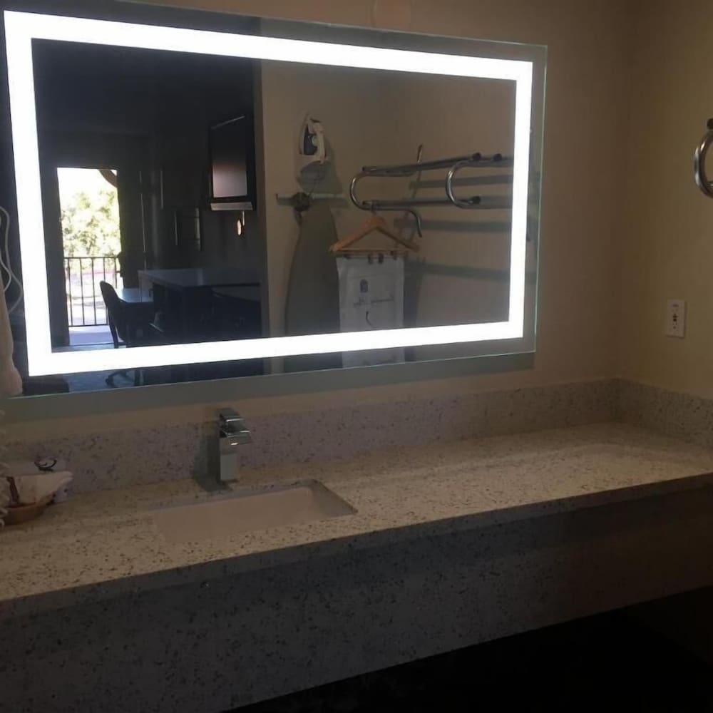 Regency Inn Norco 13/42