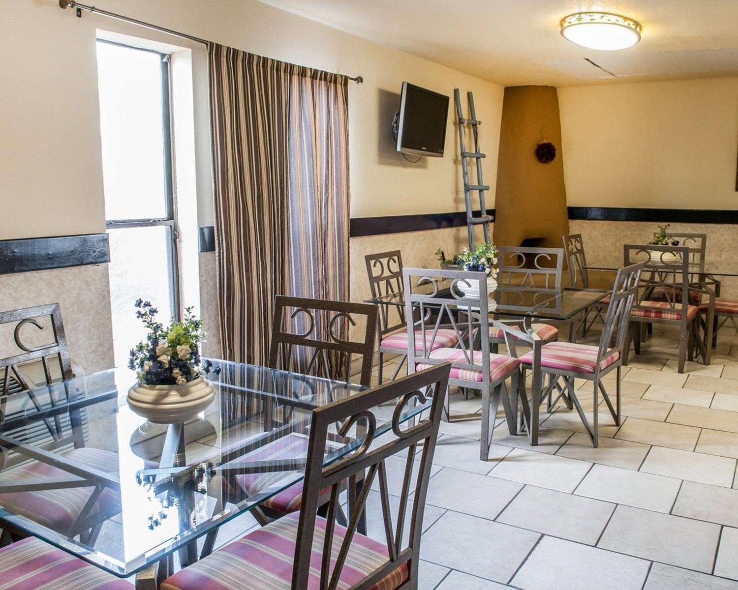 Rodeway Inn Espanola 22/23
