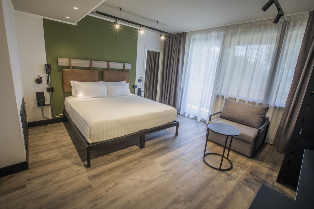 Mercure Roma Cinecitta 19/66